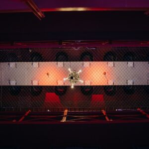 Langtafel im Zellentrakt The Knast